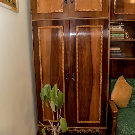 Apartman Vintage Experience With A 1965 Rocking Chair In Center 2 *