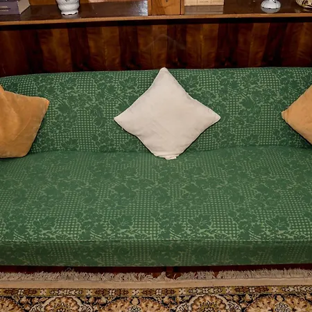 Apartman Vintage Experience With A 1965 Rocking Chair In Center 2 Bukarest