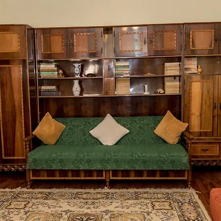 Apartman Vintage Experience With A 1965 Rocking Chair In Center 2