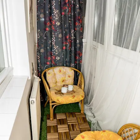 Vintage Experience With A 1965 Rocking Chair In Center 2 Apartman