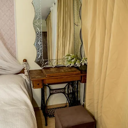 Vintage Experience With A 1965 Rocking Chair In Center 2 Apartman