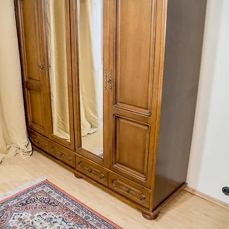 Vintage Experience With A 1965 Rocking Chair In Center 2 Apartman Bukarest